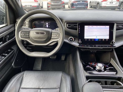 Used 2024 Jeep Wagoneer Series III image 13