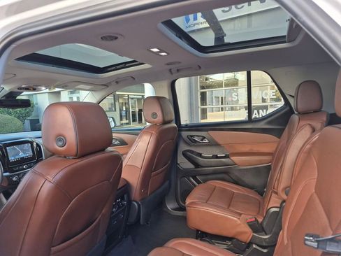 Used 2021 Chevrolet Traverse High Country image 12