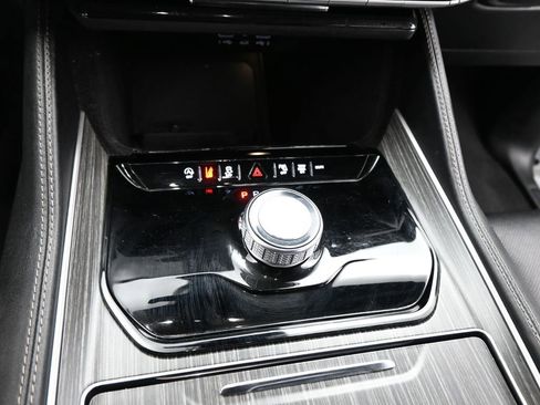 Used 2024 Jeep Wagoneer L Series II image 16