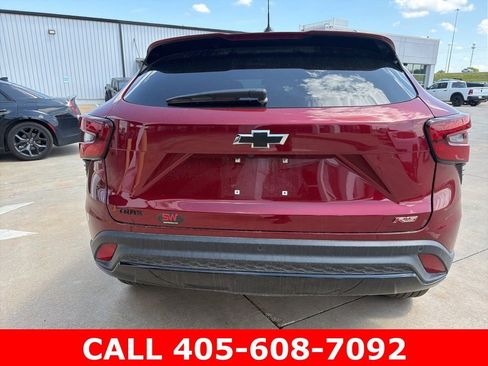 Used 2025 Chevrolet Trax RS w/ Sunroof Package FWD image 4