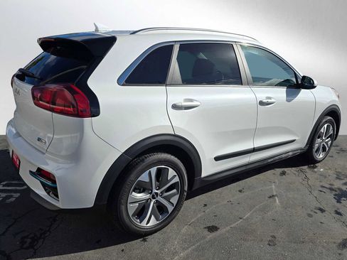 Used 2022 Kia Niro EX w/ Cold Weather Package image 3