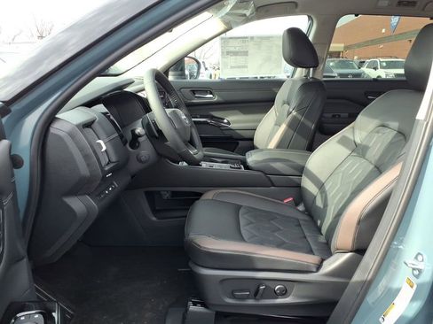 New 2026 Nissan Pathfinder Platinum image 26