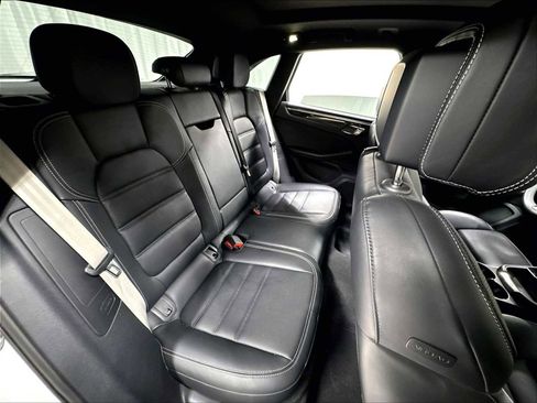 Used 2025 Porsche Macan AWD/4WD image 31