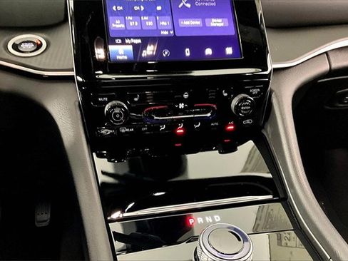 New 2025 Jeep Grand Cherokee Laredo image 7