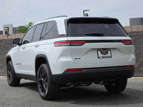 New 2026 Jeep Grand Cherokee Altitude AWD/4WD image 9