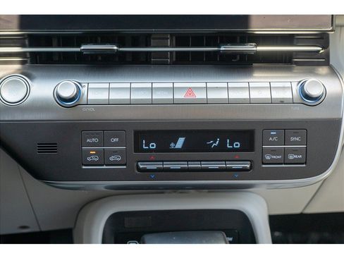 Used 2025 Hyundai Kona SEL FWD image 6