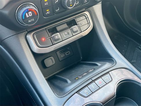 Used 2023 GMC Acadia Denali w/ Denali Technology Package image 17