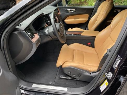 Certified 2023 Volvo XC60 B6 Ultimate w/ Climate Package AWD/4WD image 10