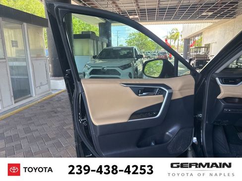 Used 2020 Toyota RAV4 Limited image 22