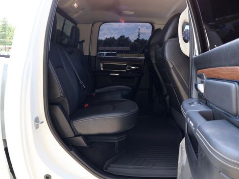 Used 2016 RAM 2500 Laramie w/ Convenience Group AWD/4WD image 9