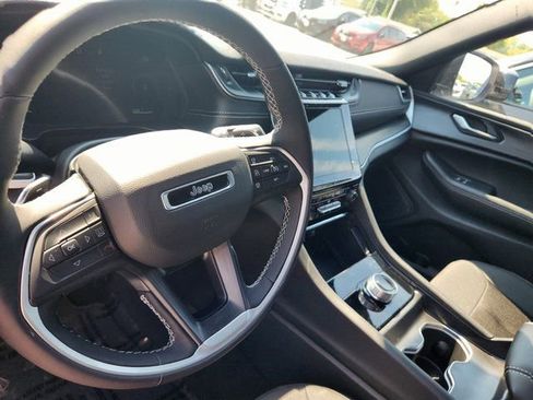 New 2025 Jeep Grand Cherokee Laredo w/ Luxury Tech Group I AWD/4WD image 12