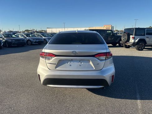Used 2021 Toyota Corolla LE image 7