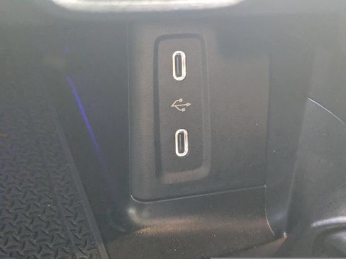 Used 2025 Mercedes-Benz GLC 300 4MATIC image 8