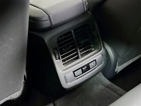 Used 2022 Audi e-tron GT Premium Plus image 22