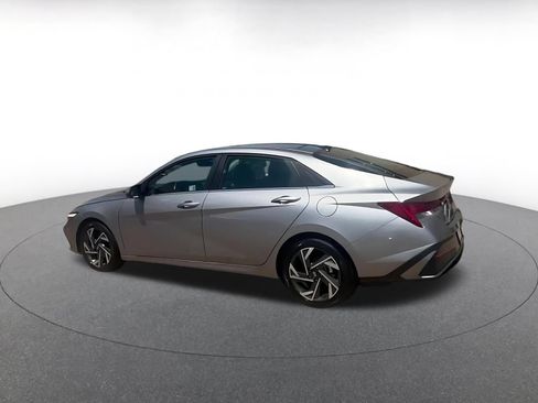 Used 2025 Hyundai Elantra Limited FWD image 10