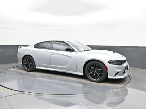 Used 2019 Dodge Charger R/T w/ Blacktop Package image 16