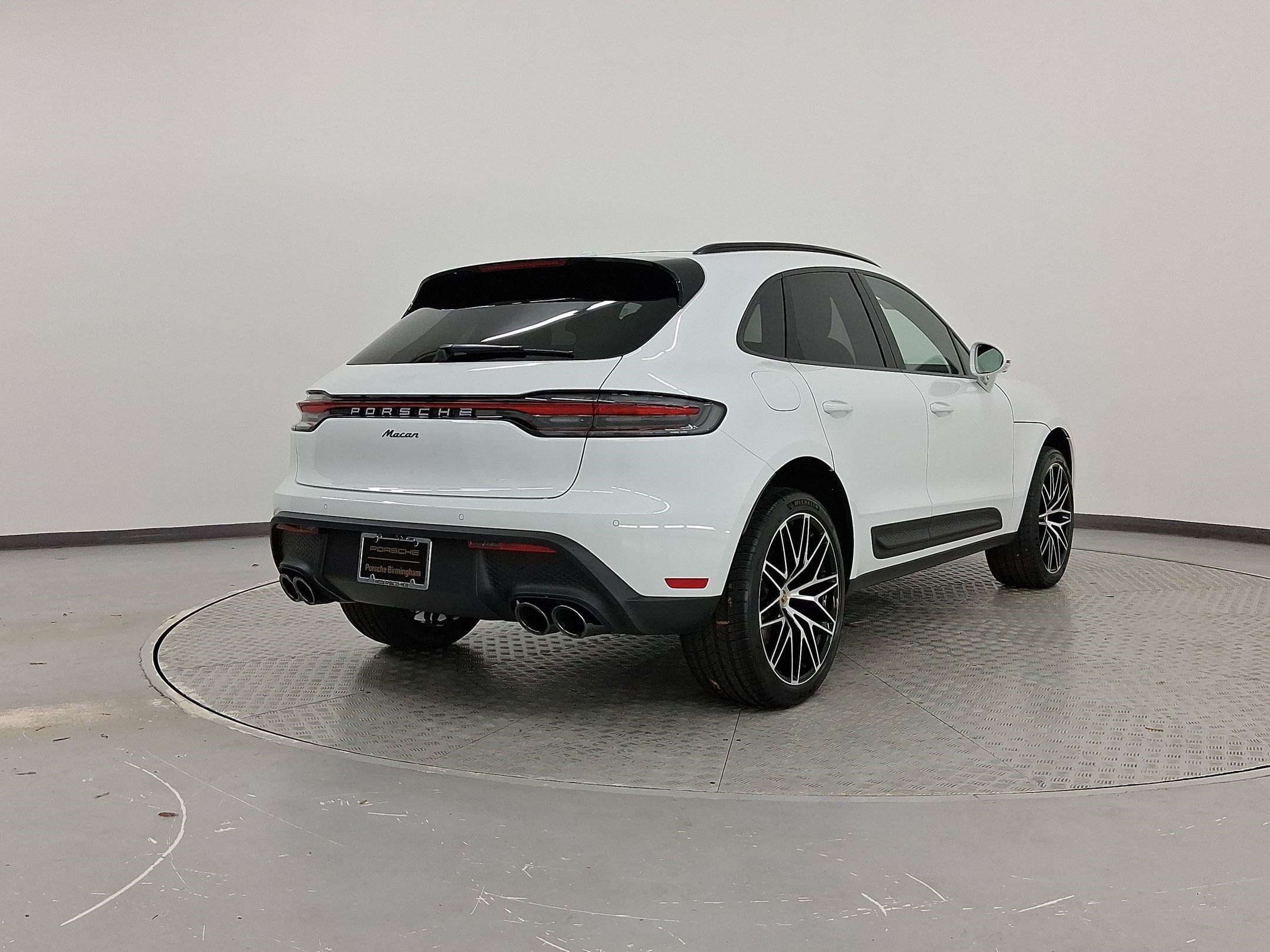 Used 2026 Porsche Macan AWD/4WD image 9