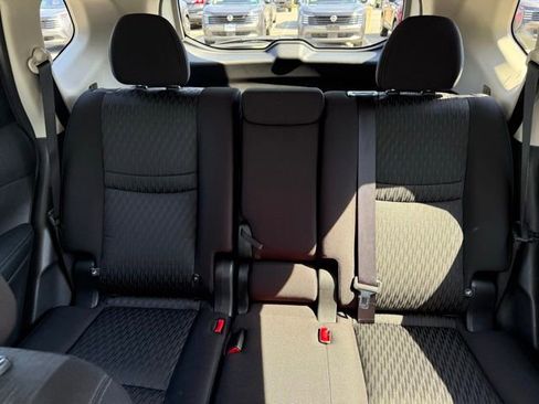 Used 2019 Nissan Rogue SV image 24
