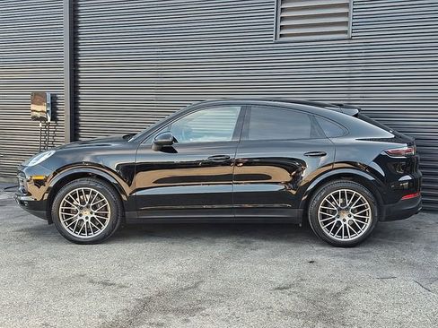 Certified 2023 Porsche Cayenne Platinum Edition image 2