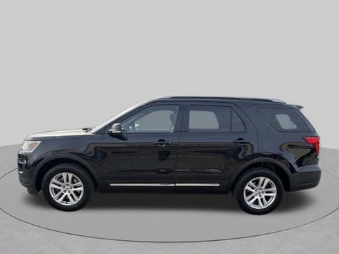 Used 2019 Ford Explorer XLT w/ Equipment Group 201A AWD/4WD image 3