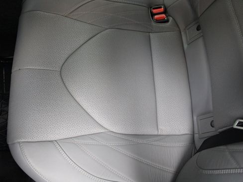 Used 2020 Toyota Avalon Limited image 17