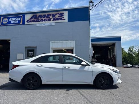 Used 2023 Hyundai Elantra Blue FWD image 6
