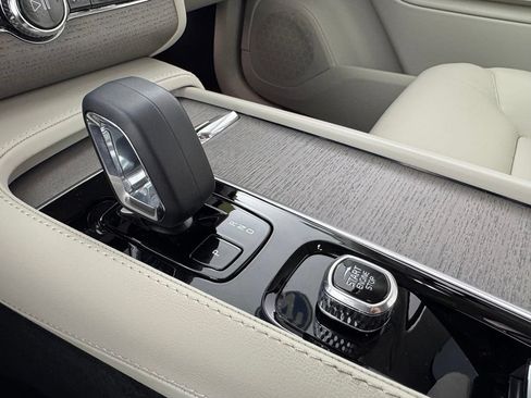 Certified 2025 Volvo XC90 B6 Plus w/ Protection Package Premier AWD/4WD image 22