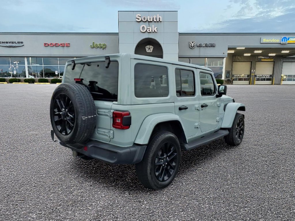 Certified 2024 Jeep Wrangler Unlimited Sahara w/ Technology Group AWD/4WD image 3