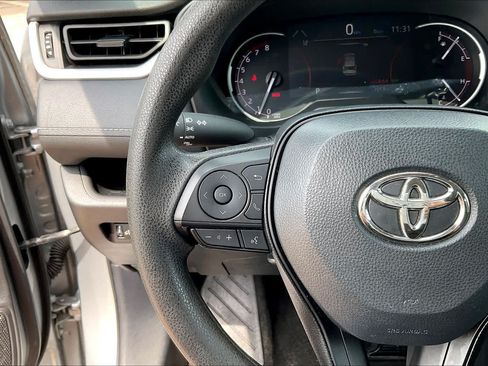 Used 2025 Toyota RAV4 XLE FWD image 45