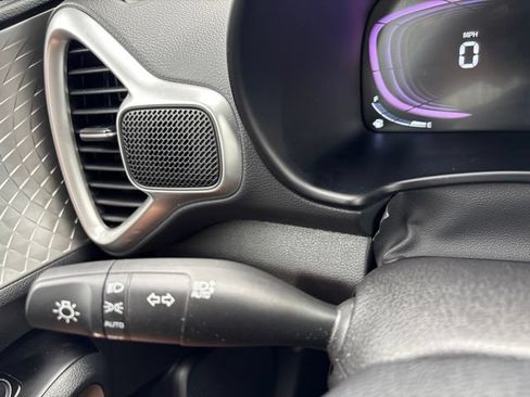 Certified 2025 Kia Soul LX FWD image 21
