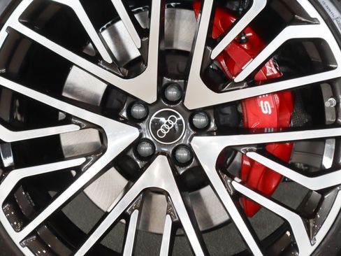 New 2026 Audi SQ8 Prestige image 5