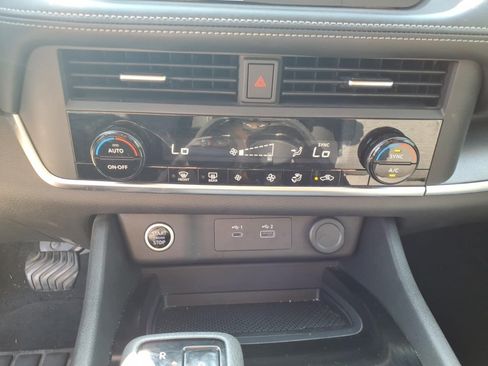 Used 2023 Nissan Rogue SV AWD/4WD image 16