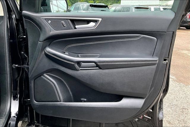 Used 2021 Ford Edge Titanium w/ Equipment Group 301A FWD image 18