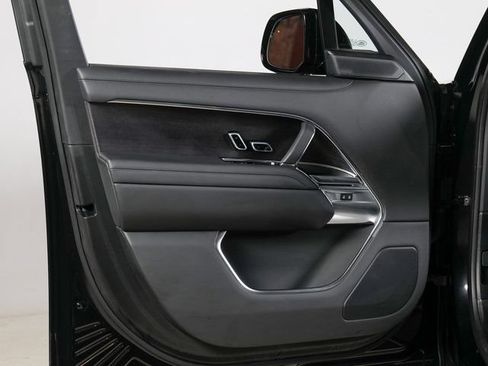 Certified 2025 Land Rover Range Rover SE AWD/4WD image 25