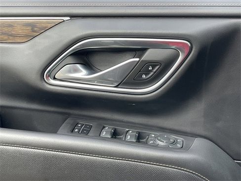 Used 2023 Chevrolet Suburban Premier image 24