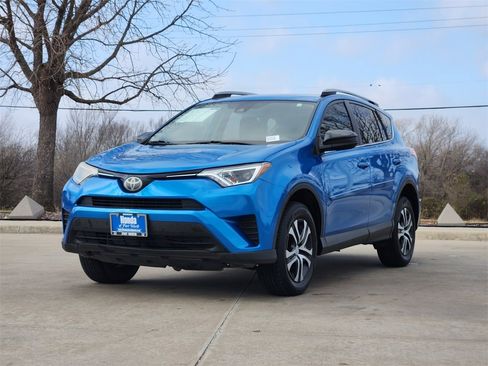 Used 2017 Toyota RAV4 LE image 3