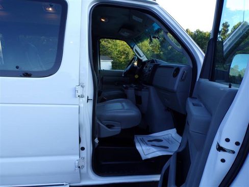 Used 2014 Ford E-250 and Econoline 250 Extended w/ Power Group image 17