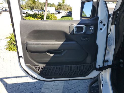 Used 2022 Jeep Wrangler Unlimited Sahara image 21