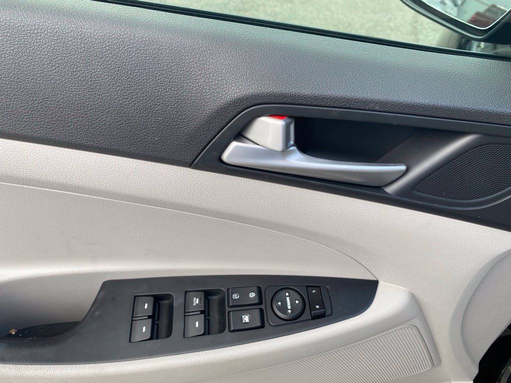 Used 2019 Hyundai Tucson Value FWD image 21