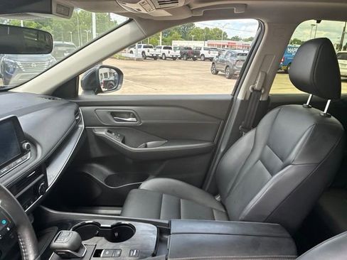 Used 2024 Nissan Rogue SV w/ SV Premium Package FWD image 16