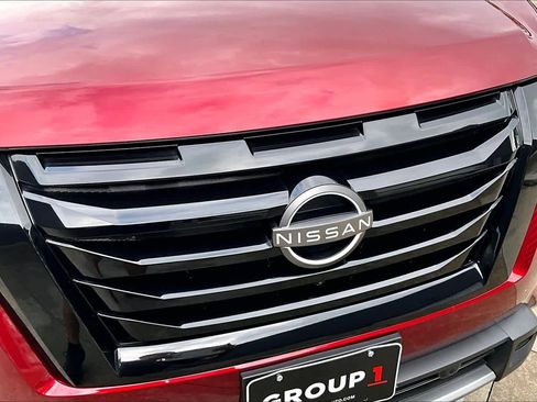 Used 2023 Nissan Pathfinder SL w/ Black Appearance Package image 27