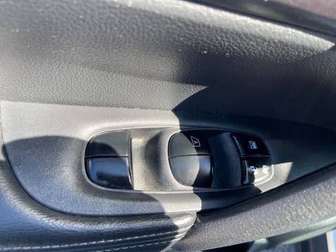 Used 2016 Nissan Rogue S w/ Appearance Package image 13