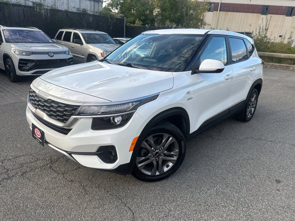 Used 2023 Kia Seltos LX AWD/4WD image 1