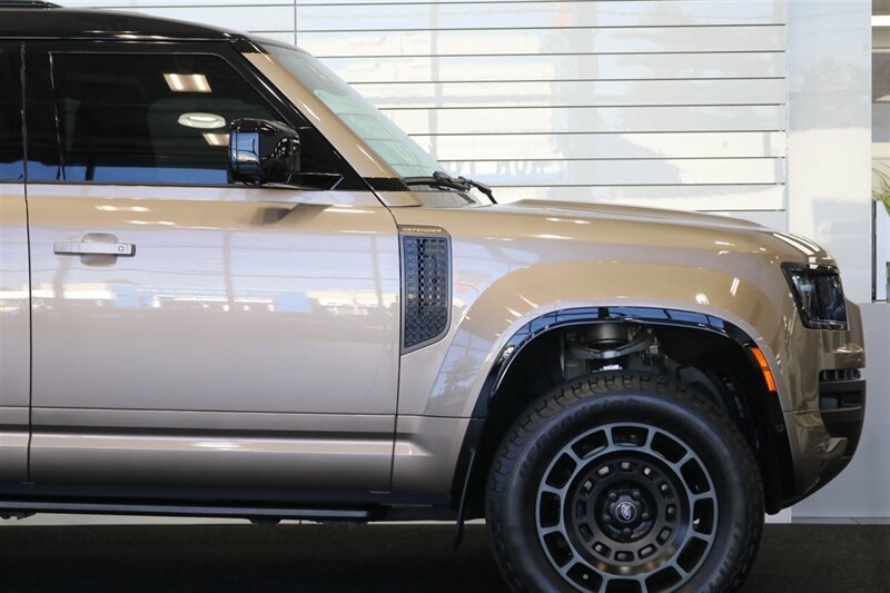 Used 2025 Land Rover Defender 110 AWD/4WD image 45