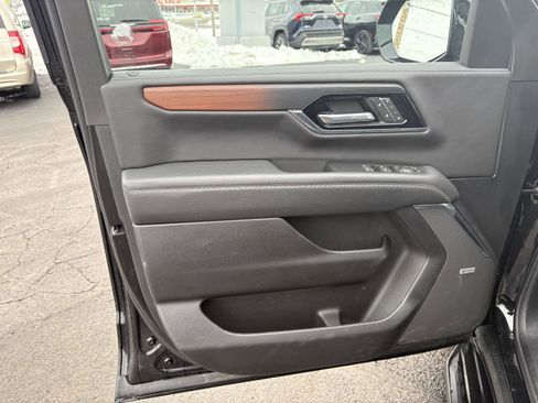 Used 2025 GMC Yukon Denali image 3