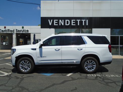 Used 2023 GMC Yukon SLT AWD/4WD image 10