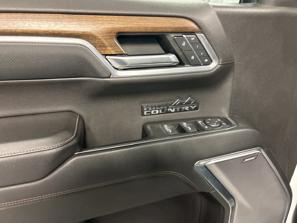 Used 2022 Chevrolet Silverado 1500 High Country w/ Technology Package AWD/4WD image 14