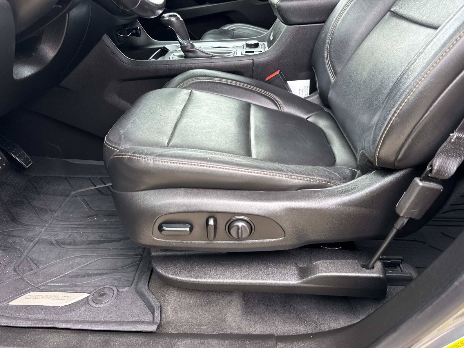 Used 2019 Chevrolet Traverse LT w/ LPO, Floor Liner Package FWD image 16