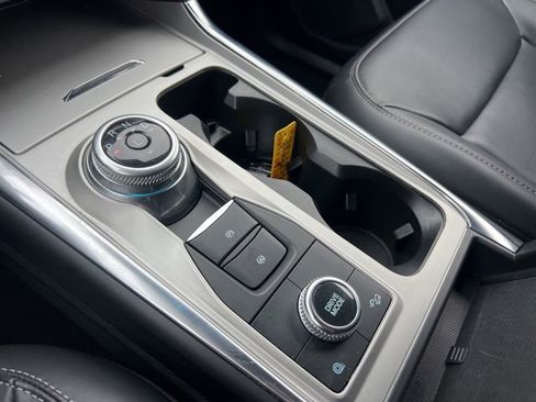 Certified 2022 Ford Explorer XLT w/ Equipment Group 202A image 15