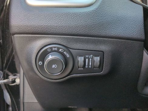 Used 2018 Jeep Compass Latitude AWD/4WD image 19